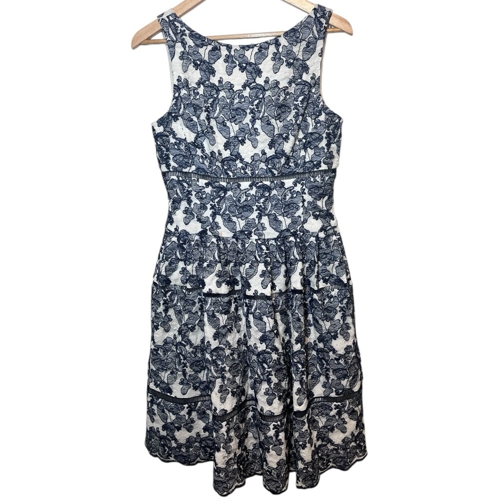 Eliza J Navy Blue / White Embroidered Lace Formal Sleeveless Lined Dress Size 6 - Picture 3 of 14